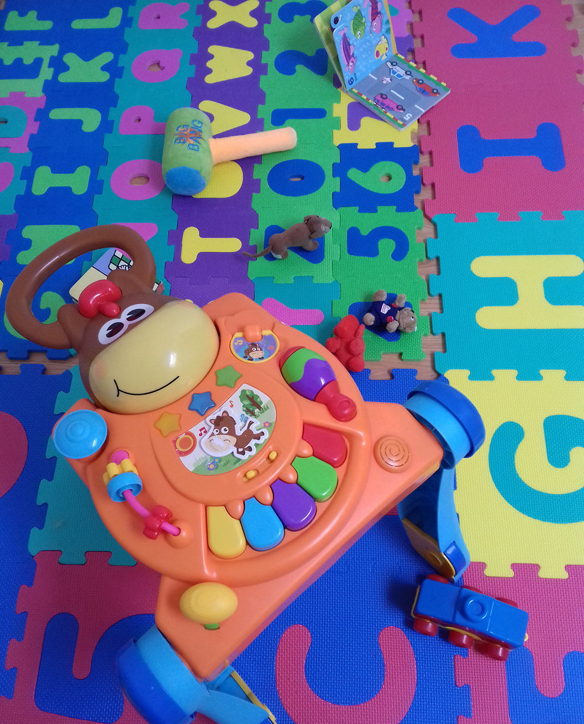 covor de joaca si antemergator copii - Jucării 0-6 luni: ce ne-a fost nouă de folos