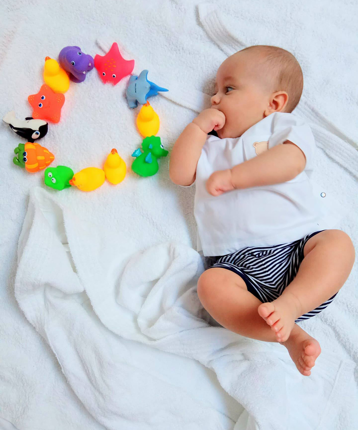jucarii de baie bebelusi - Jucării 0-6 luni: ce ne-a fost nouă de folos